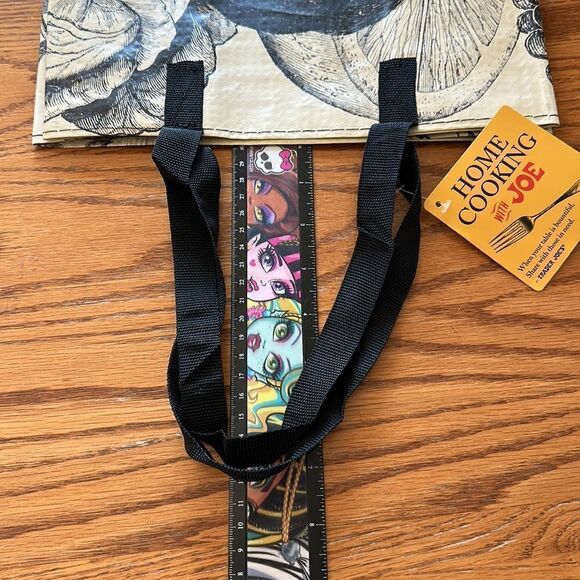 Trader Joe’s Plastic Reusable Shopping Tote Bag 6 Gallon Collectible Corn - Picture 11 of 15